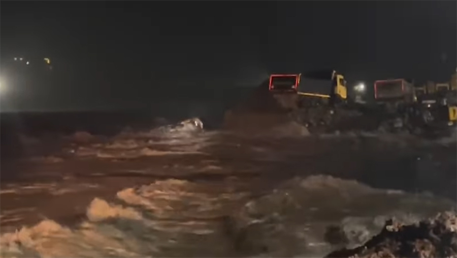 काबेलीले सिनाम पावर हाउसका एक्साभेटर र टिपर बगायो