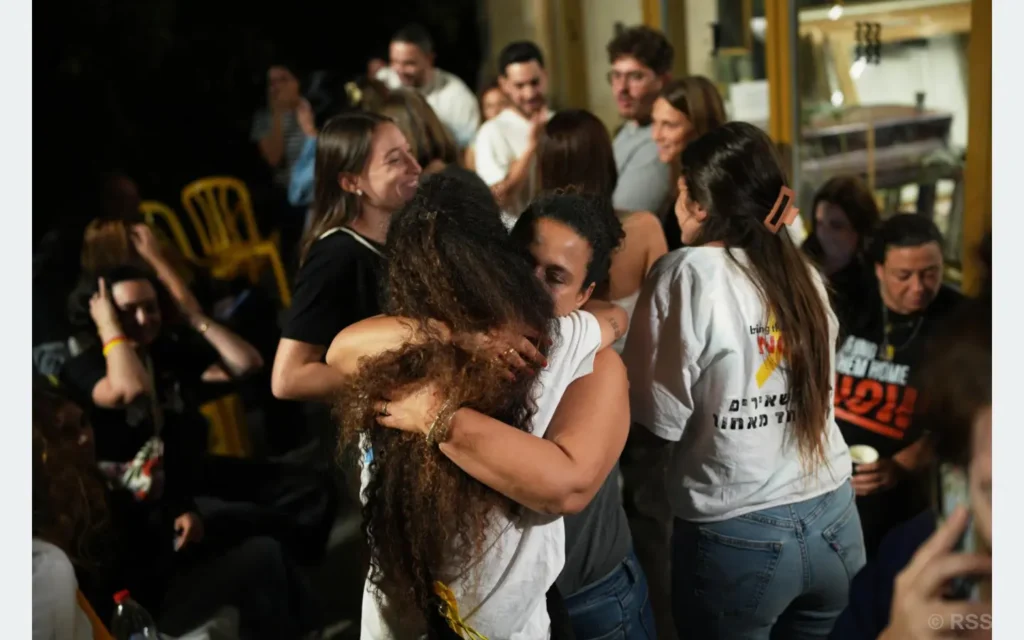 बन्दीहरूका परिवारको भावनात्मक क्षण : गाजाबाट प्रियजन फर्कने आशाले तेल अभिव उल्लासमय