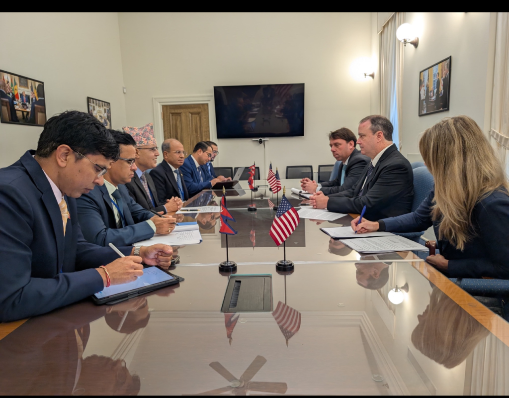 अर्थमन्त्री खनाल भेटघाटमा व्यस्त