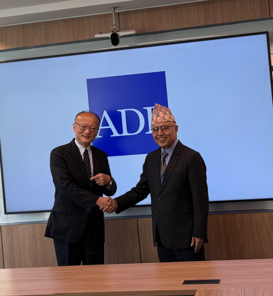 अर्थमन्त्री खनाल र एसियाली विकास बैंकका अध्यक्षबिच भेट