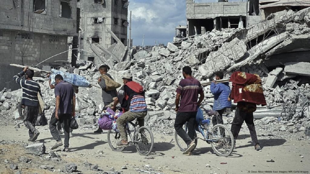 दुई वर्षपछि घर फर्कंदै प्यालेस्टिनी, भग्नावशेषमा खोज्दै छन् घर