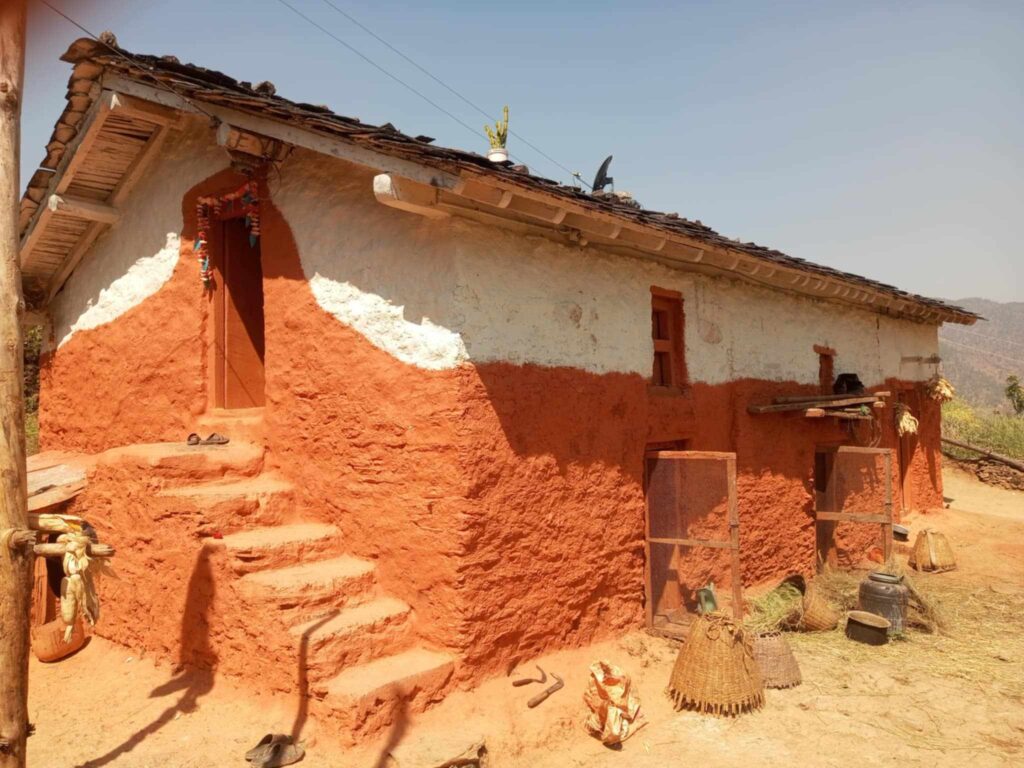 माटोले घर लिपपोत गरी संस्कृति जोगाउन गाउँपालिकाको अनुरोध