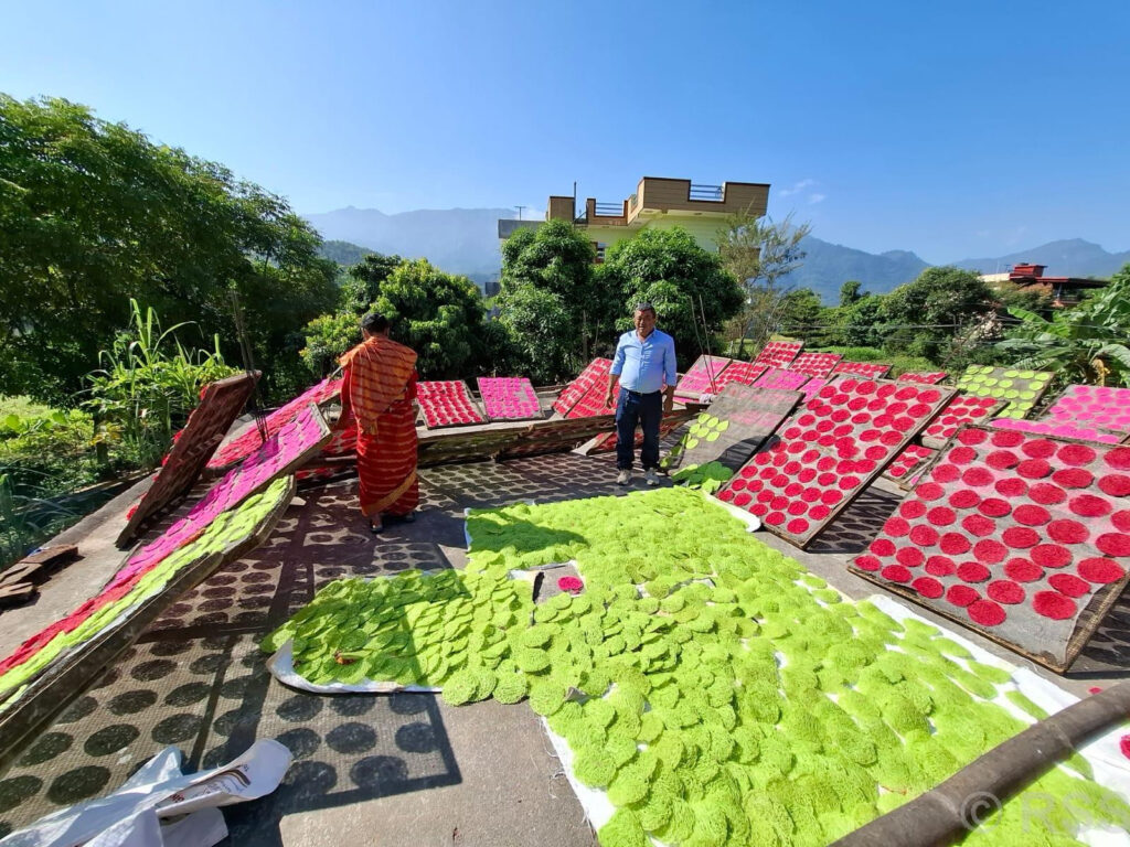 झिनियाँको माग बढ्दो, व्यवसायीलाई उत्पादन गर्न भ्याइनभ्याई