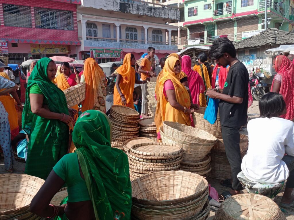 छठपर्व नजिकिँदा बाँसका सामानको माग बढ्यो
