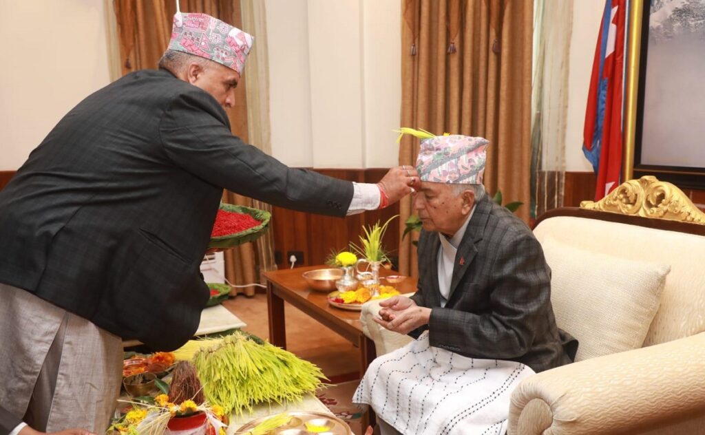 राष्ट्रपति पौडेलले लगाए टीका