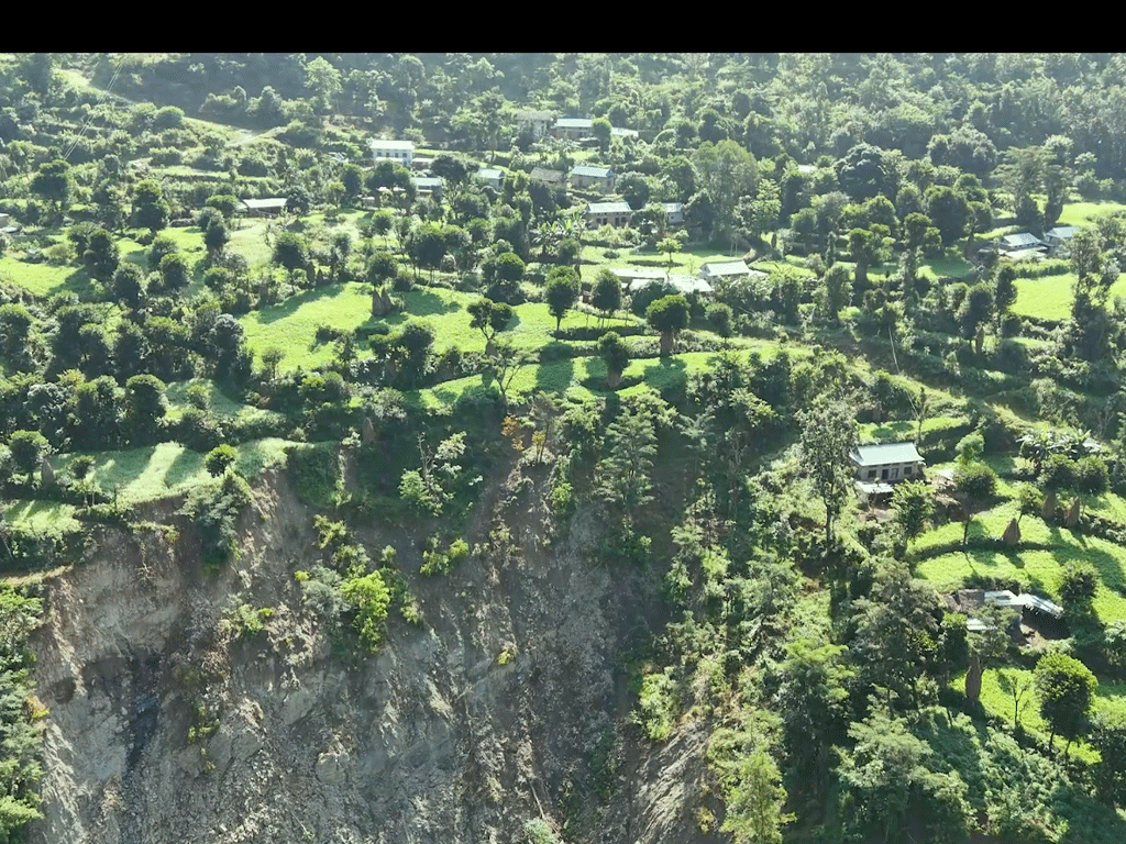 सुनापतिका ७७ परिवार पहिरोको जोखिममा