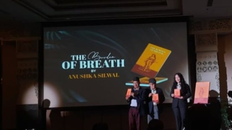 ‘द बर्डन अफ ब्रेथ’ कवितासंग्रहको लोकार्पण