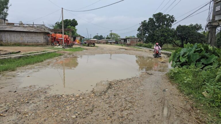 ठेकेदारको लापर्वाहीले सडक निर्माण योजना अलपत्र