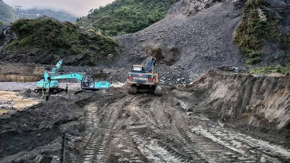तीन दिनदेखि अवरुद्ध बिपी राजमार्ग सञ्चालन