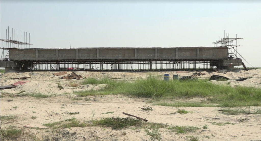 हुलाकी राजमार्ग धनुषा खण्डमा पुल निर्माण ढिलिँदा स्थानीय लाभबाट वञ्चित