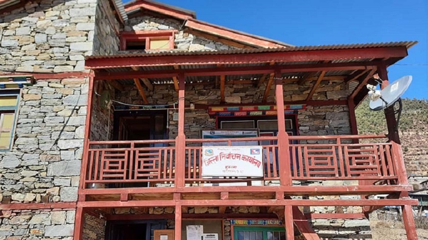 हुम्ला निर्वाचन कार्यालद्वारा मतदान केन्द्रबारे छलफल