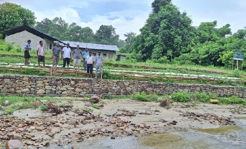 जैविक तटबन्धले जोगायो विद्यालय