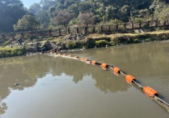 वाग्मतीमा तैरिने फोहर पदार्थ सङ्कलन गर्न ‘ट्रास बेरियर’