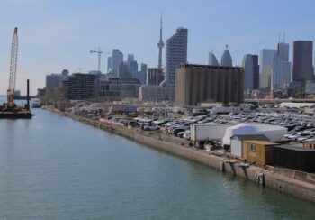 क्यानाडामा उत्पादन र सेवा क्षेत्रमा गिरावट