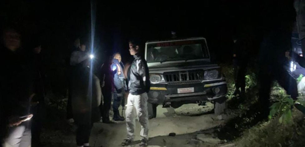 एम्बुलेन्समा गाँजा तस्करी, प्रहरीले हवाई फायर गरेर मोरङमा दुई जना समात्यो