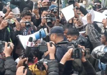 सर्वपक्षीय सरकार गठनको माग गर्दै प्रदर्शनमा उत्रिएकाहरू प्रहरी नियन्त्रणमा