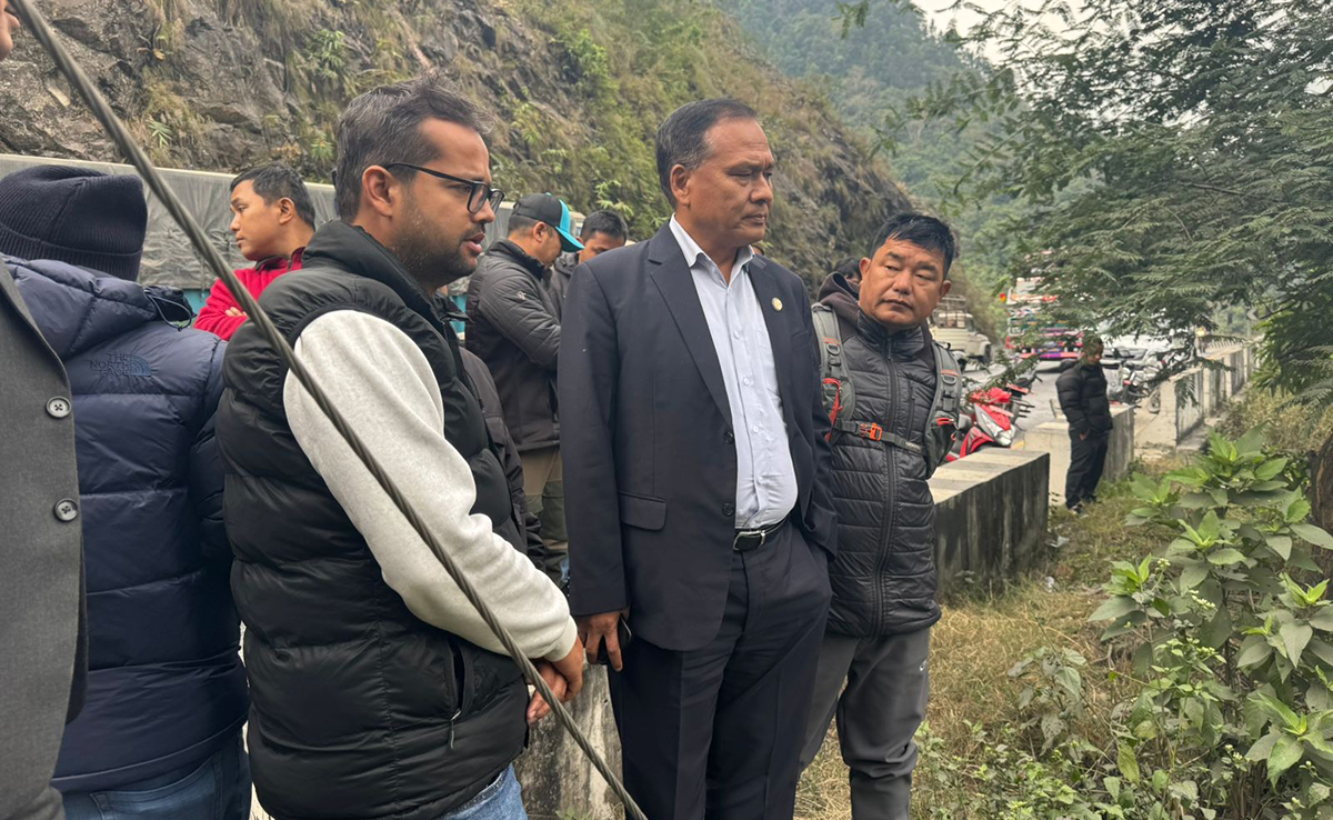 एक महिनाभित्र काम सुरु नगरे घुमाउने पुलको ठेक्का तोडिनेछ : मन्त्री घिसिङ