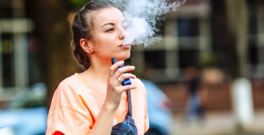 चुरोट भन्दा कति खतरनाक छ भेप ?