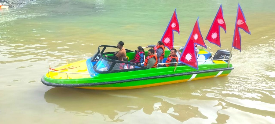 रिडी मेलाको आकर्षण कृतिम ड्याममा ‘डुङ्गा’