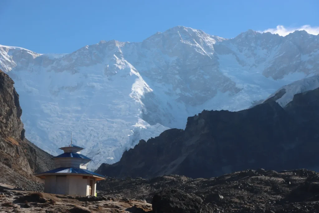 कञ्चनजङ्घा आधार शिविर सुनसान, तर विदेशी पर्यटकको संख्या बढ्दै