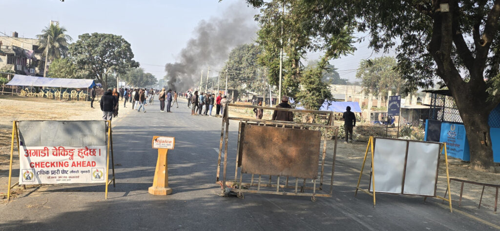 सुनसरीमा तस्करी नियन्त्रणको क्रममा गोली काण्ड, चालकको ज्यान गएपछि राजमार्ग ठप्प