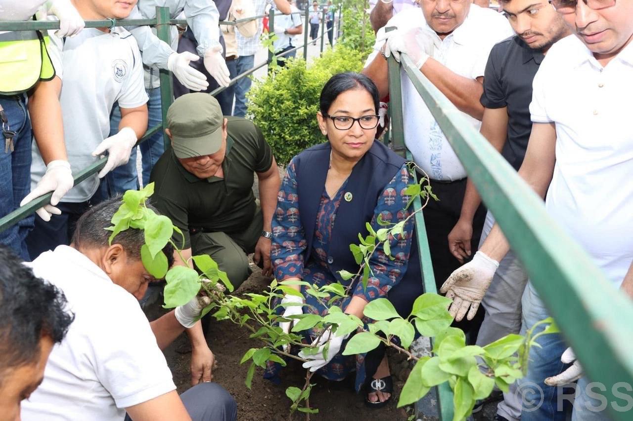 भरतपुरको मुहार फेरेर बिदा लिँदै मेयर ‘रेनु दाहाल’