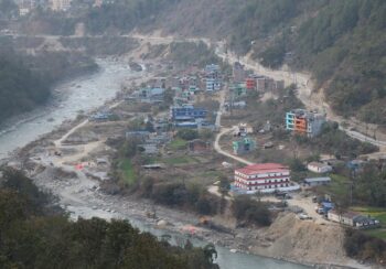 लामाखेतमा धमाधम नदी नियन्त्रणको काम हुँदै