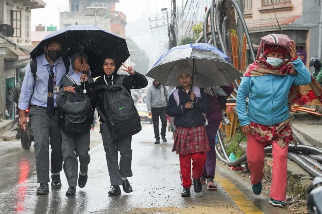 काठमाडौंमा यस वर्षको पहिलो हिउँदे वर्षा (तस्बिरहरु)