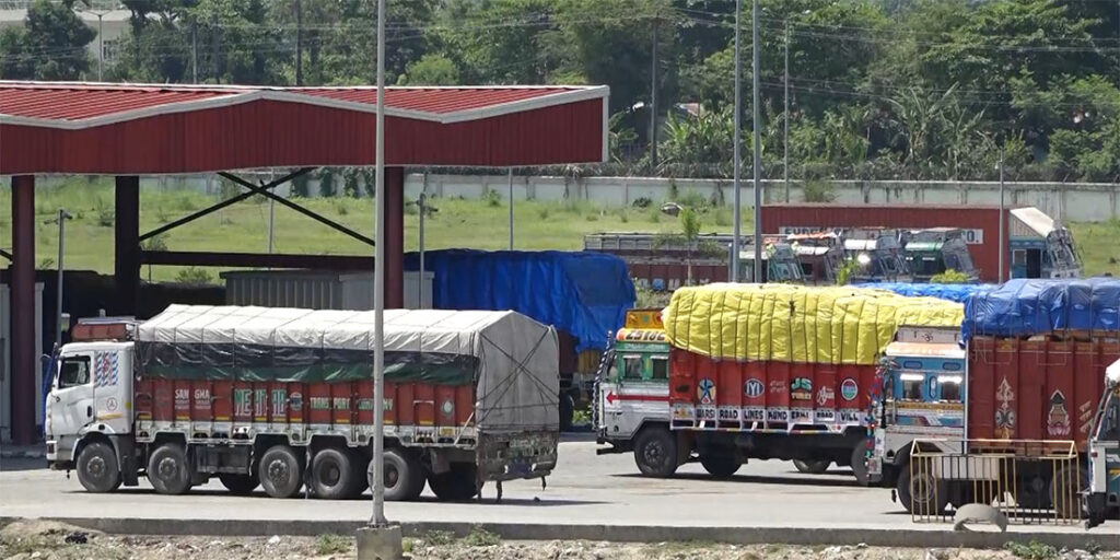 वीरगञ्ज हुँदै छ महिनामा १२ अर्बको खाद्यान्न आयात