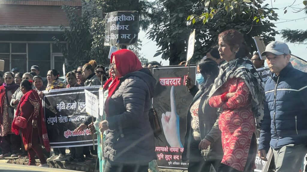 खोला किनारको मापदण्ड खारेजीको माग गर्दै प्रदर्शन