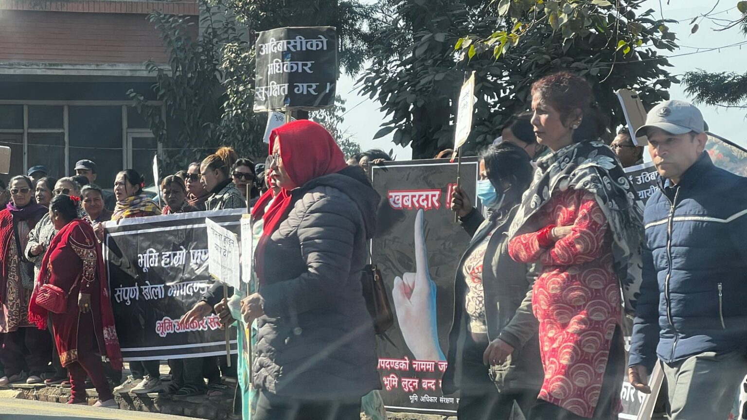 खोला किनारको मापदण्ड खारेजीको माग गर्दै प्रदर्शन