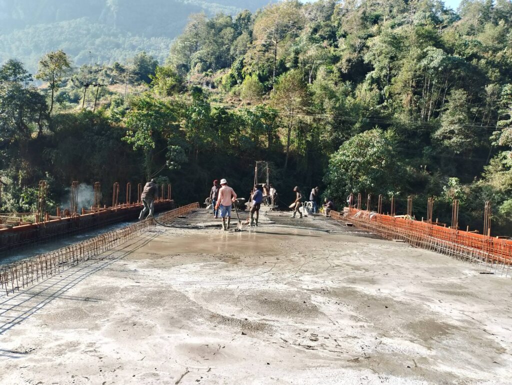 भुरुङ्दीखोलामा पुल निर्माणको अन्तिम चरणमा