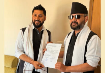 बालेनले रविको हातबाट जनकपुरमा लिए झापा-५ को टिकट