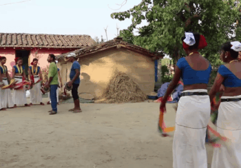 थारू समुदायमा हराउँदै घरको योजना बनाउने चलन