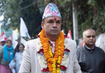 कात्यानी मन्दिरमा पूजा गरी आमाको हातबाट टिका लगाएर प्रवल थापाको घरदैलो अभियान सुरु