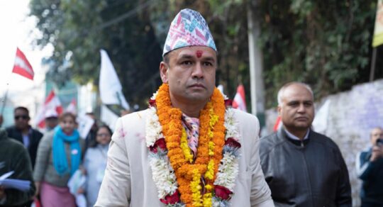 कात्यानी मन्दिरमा पूजा गरी आमाको हातबाट टिका लगाएर प्रवल थापाको घरदैलो अभियान सुरु