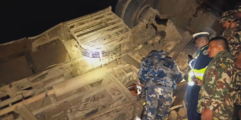 चरौदी बस दुर्घटना : दुई विदेशीसहित १७ जनाको मृत्यु, उद्धार सकियो