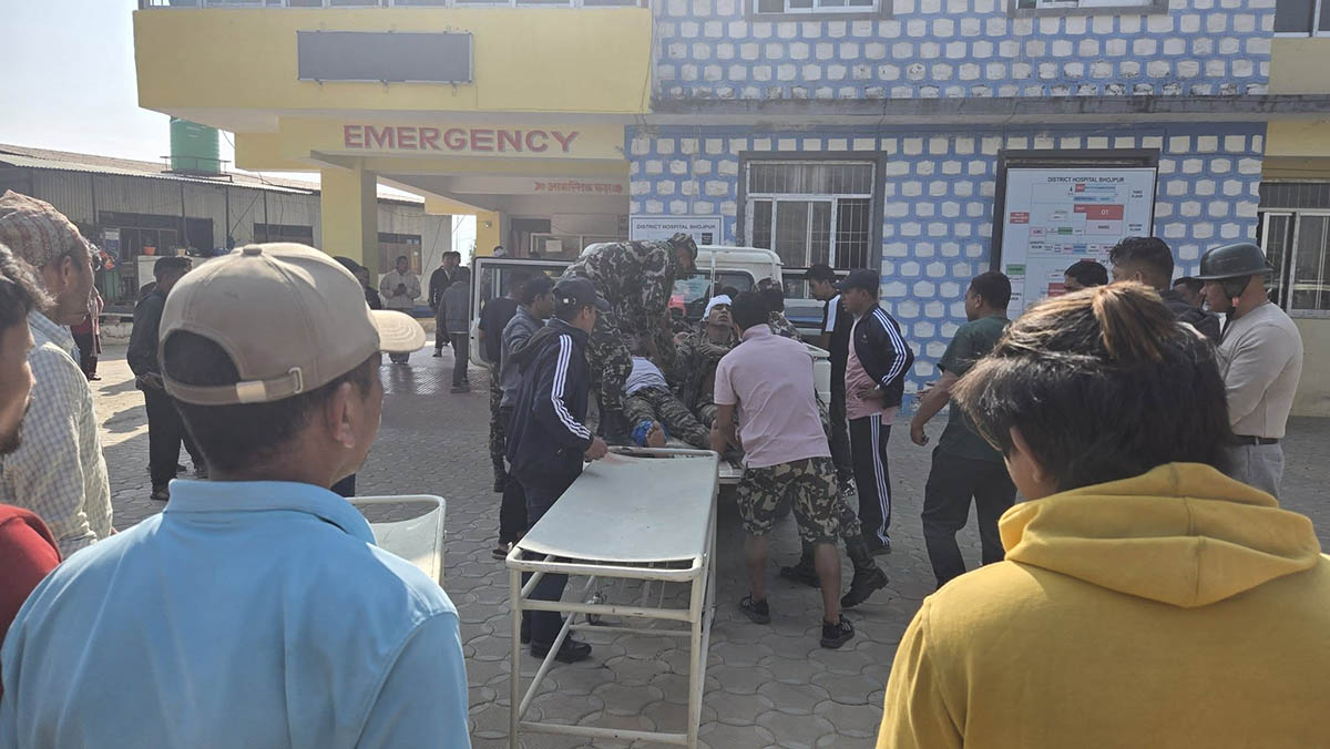 भोजपुरमा नेपाली सेना चढेको बस दुर्घटना, २४ घाइते मध्ये ९ गम्भीर
