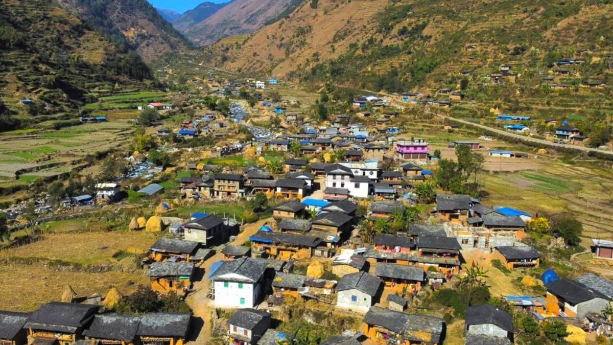 मतदाताको गुनासो- ‘आश्वासन धेरै पायौँ, अब विकास चाहियो’