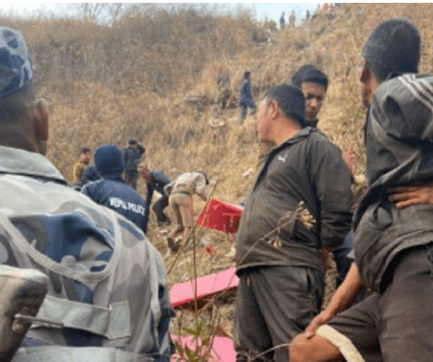रामेछाप दुर्घटनामा ज्यान गुमाउनेको संख्या दुई पुग्यो, सात जना हवाईमार्गबाट काठमाडौं ल्याइयाे